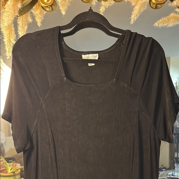 Elegant Black Dress - Picture 5 of 5